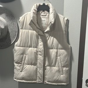 Abercrombie cream puffer vest
